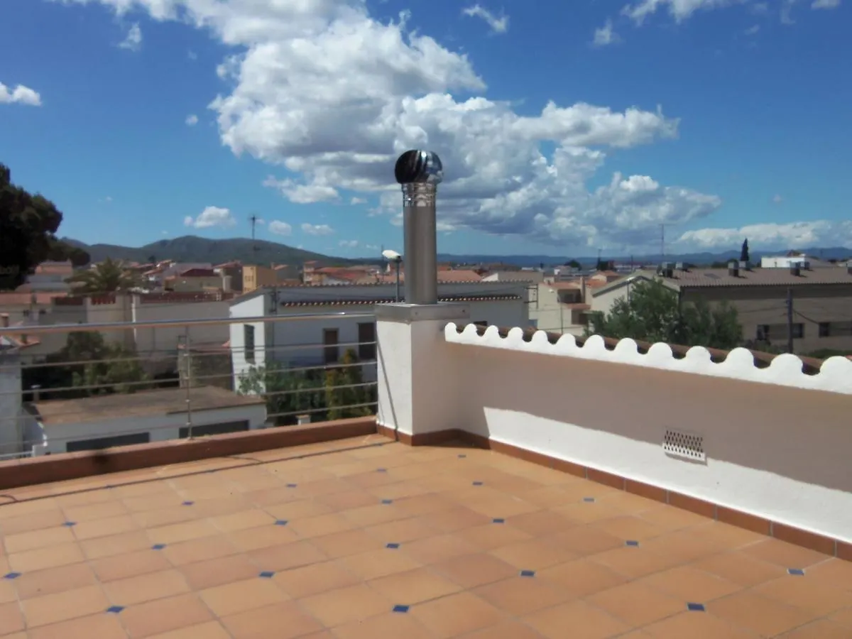 Lively Holiday Home In L'Escala With Swimming Pool