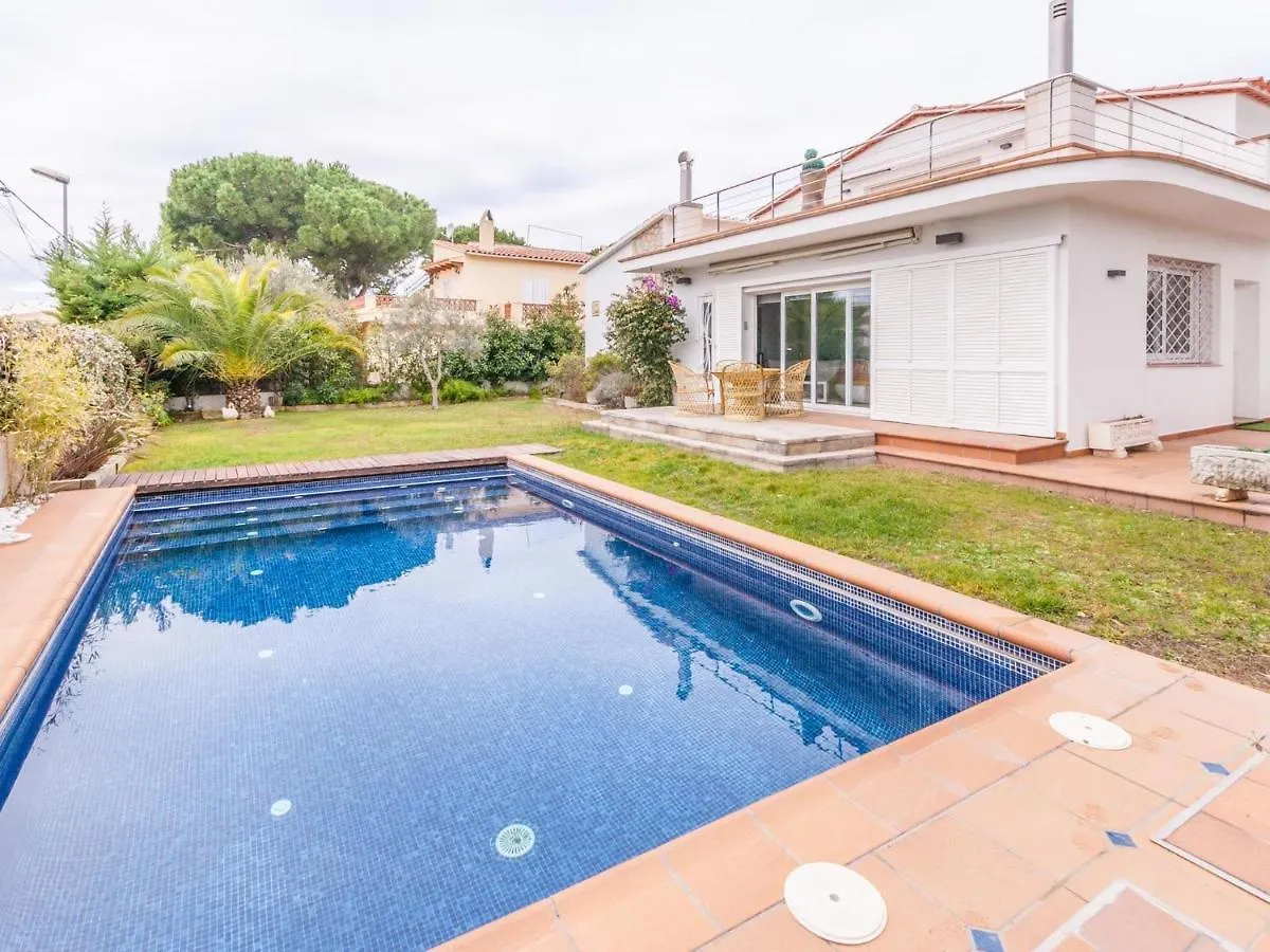 Lively Holiday Home In L'Escala With Swimming Pool
